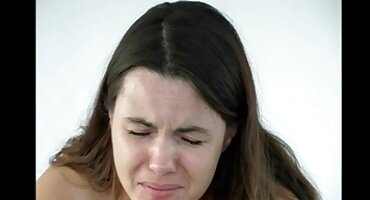 పొడవైన తెలుగు సెక్సీ వీడియో కాళ్ళతో అందమైన అమ్మాయితో గోడపై ఉద్వేగభరితమైన ఫకింగ్