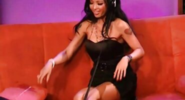 ఒక ప్రత్యేక తెలుగు సెక్స్ వీడియో సెక్స్ గదిలో, పూజారి సన్యాసిని సందర్శించారు