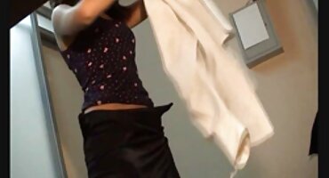 అతను తెలుగు సెక్స్ వీడియో తెలుగు బాత్రూమ్ వచ్చింది మరియు హస్త ప్రయోగం తో అక్కడ దుస్తులు