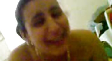 అమ్మాయి హుడ్ తెరిచింది మరియు ఒక సెక్స్ వీడియో తెలుగు కొరడాతో సడలించింది