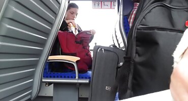 ఇంటికి తిరిగి వచ్చినప్పుడు, ఆమె తన ప్యాంటీలను తీసివేసింది మరియు హస్త ఫుల్ తెలుగు సెక్స్ వీడియో ప్రయోగం చేస్తుంది