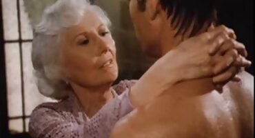 శృంగారమైన తిరుగుబోతు ఒక కంపన పరికరంలా తెలుగు సెక్స్ వీడియో డైరెక్ట్ మునిగిపోతుంది