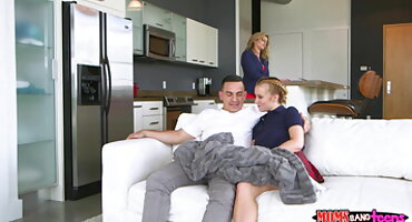 వివిధ కోణాల నుండి ధెంగడమ్ వీడియో తెలుగు సెక్స్ వీడియో యోని ప్రవేశించడం అప్ మూసివేయండి