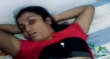 మహిళ చురుకుగా తెలుగు గర్ల్స్ సెక్స్ వీడియో మేజోళ్ళు మరియు టోపీ ఇబ్బంది పెట్టాడు