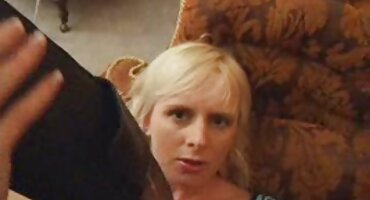 బిగ్ మ్యాన్ ఫకింగ్ జాగరూకతతో నేలపై సన్నగా తెలుగు సెక్స్ వీడియో డౌన్లోడ్ చిక్