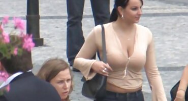 గాజు తెలుగు సెక్స్ వీడియో టేబుల్ నల్లటి జుట్టు గల స్త్రీని పూకు కొట్టడం