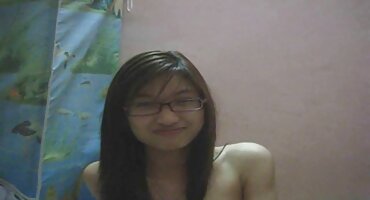 ఒక సౌకర్యవంతమైన మంచు తెలుపు సోఫా న ఒక అందగత్తె ఇబ్బంది సెక్స్ తెలుగు సెక్స్ వీడియో పెట్టాడు